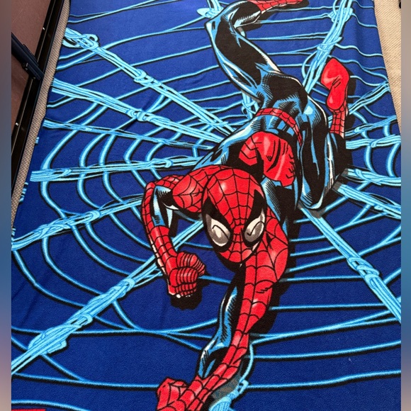 Marvel Spiderman Throw Blanket - Picture 2 of 2